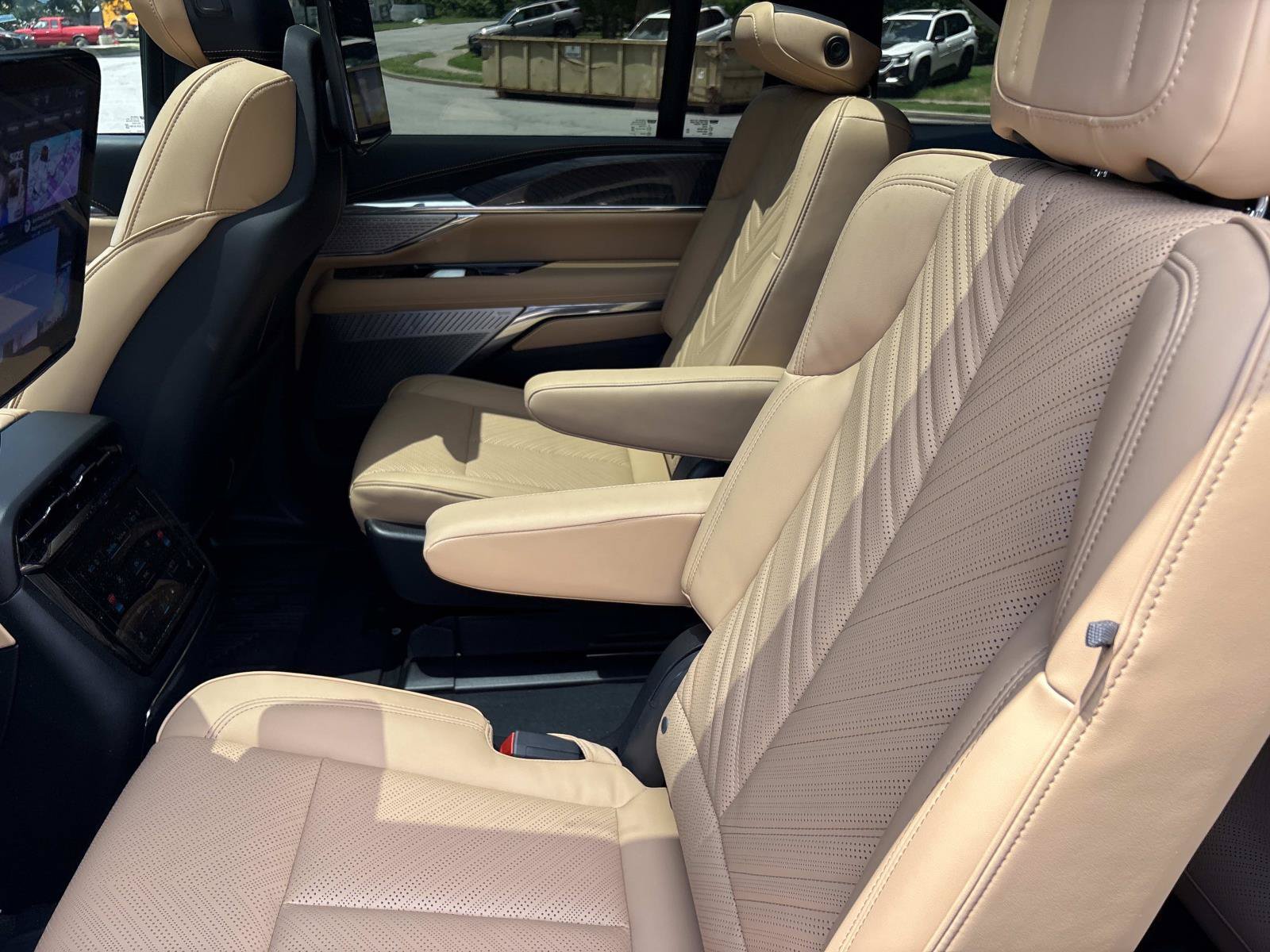 Used 2025 Cadillac Escalade IQ Sport 2 AWD/4WD image 33