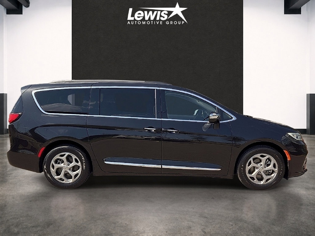 Used 2023 Chrysler Pacifica Limited FWD image 5