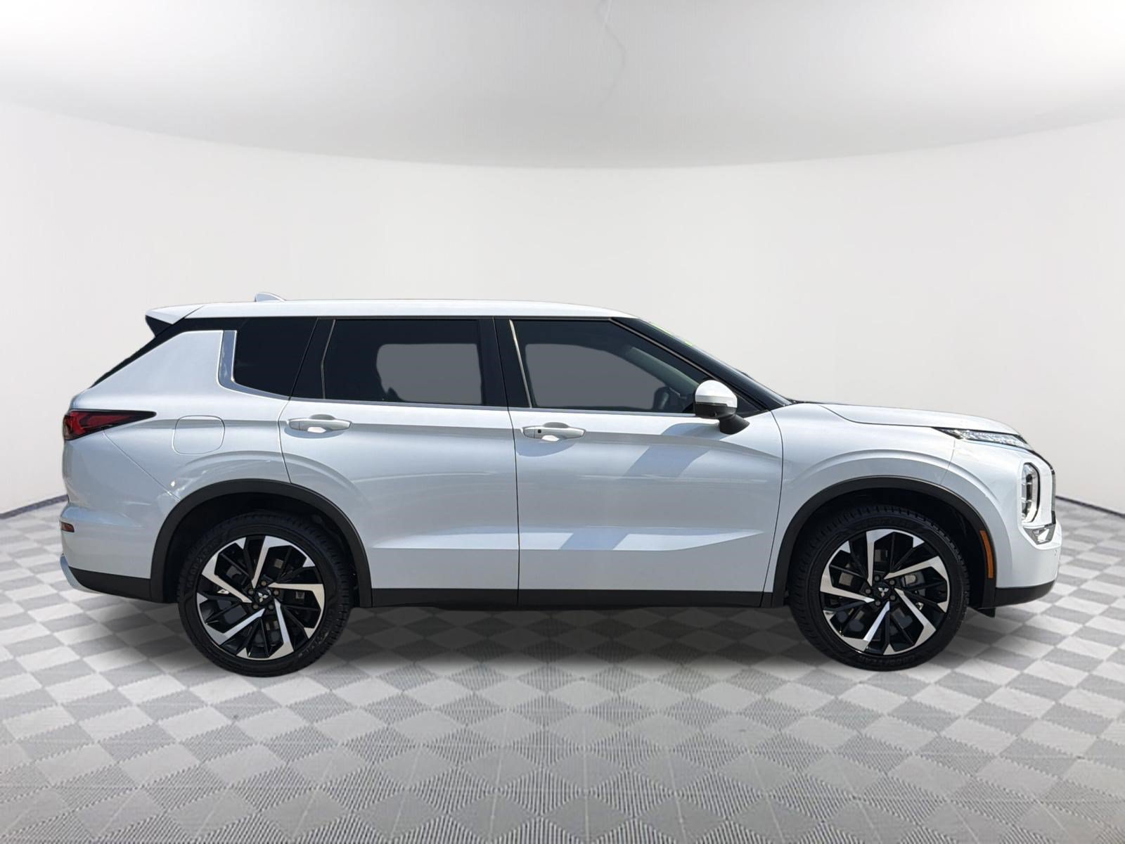 Used 2023 Mitsubishi Outlander SE FWD image 18