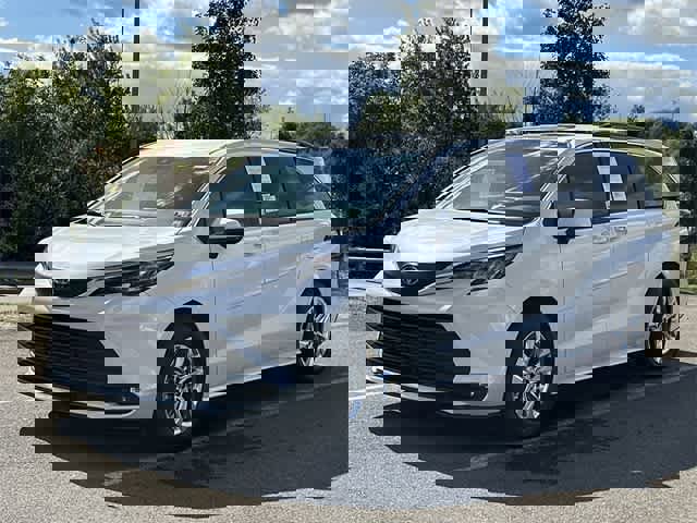 Used 2025 Toyota Sienna XLE