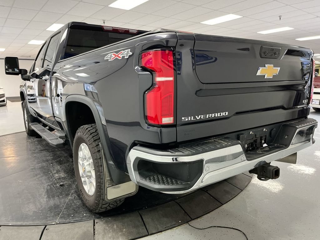 Used 2024 Chevrolet Silverado 2500 LTZ w/ LTZ Premium Package AWD/4WD image 6