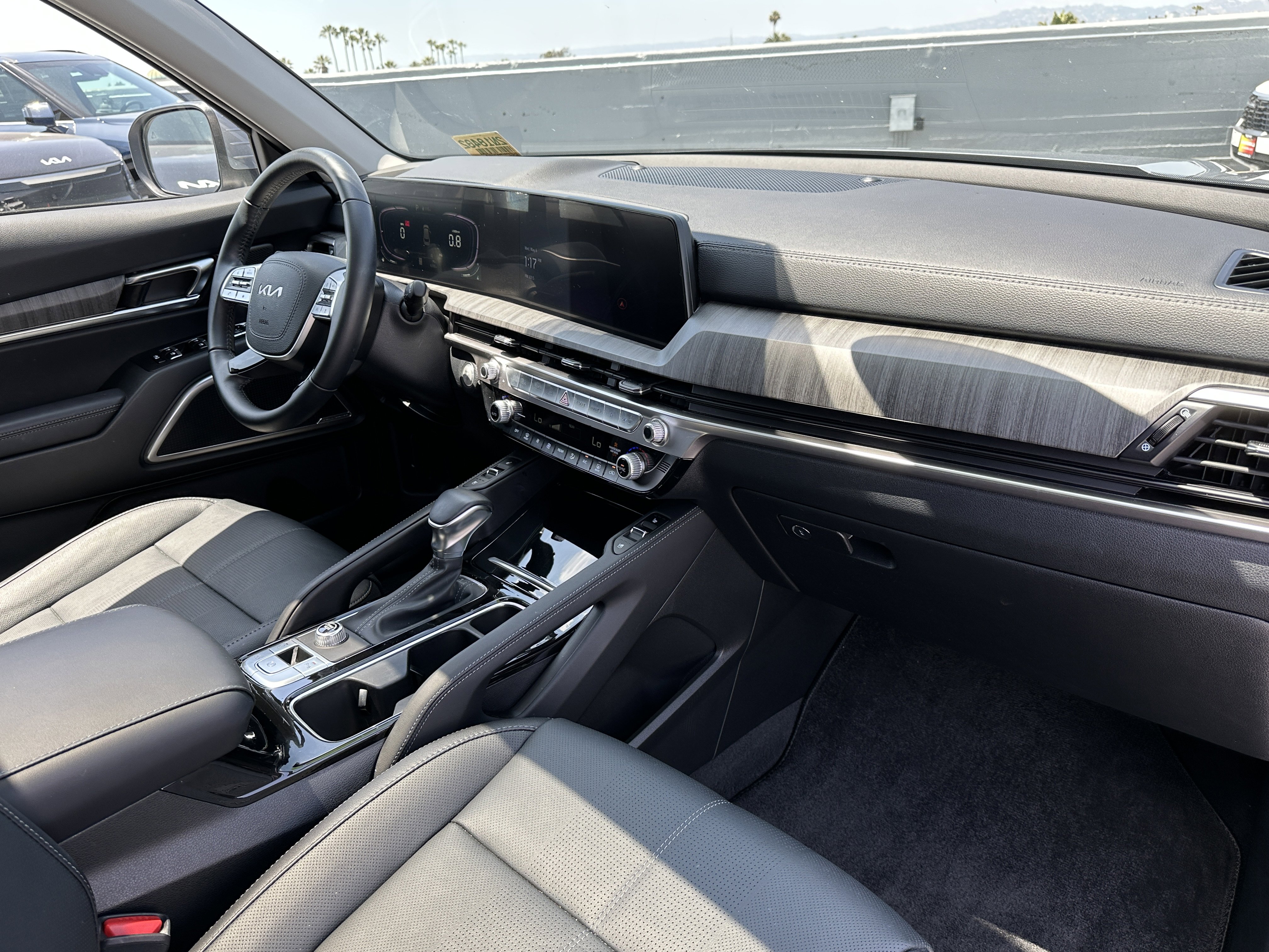 Certified 2025 Kia Telluride EX FWD image 16