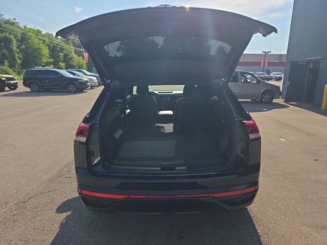 Used 2022 Volkswagen Atlas Cross Sport SEL R-Line AWD/4WD image 26