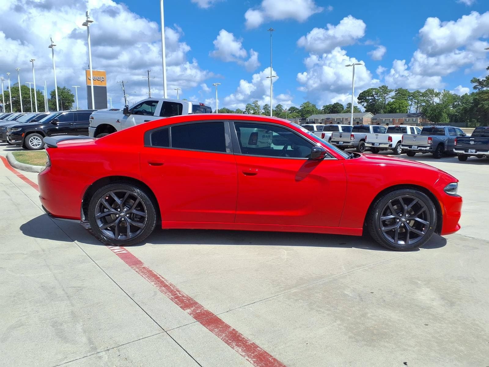 Used 2020 Dodge Charger SXT w/ Blacktop Package RWD image 5