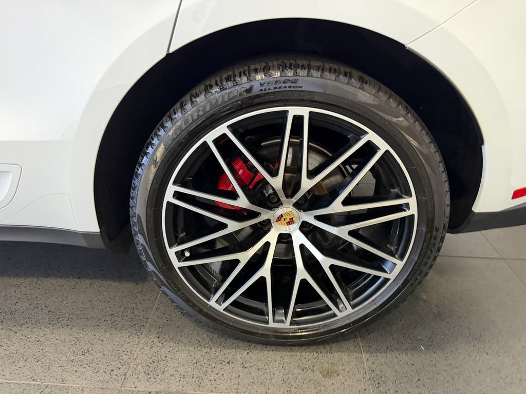 Certified 2024 Porsche Macan S AWD/4WD image 11