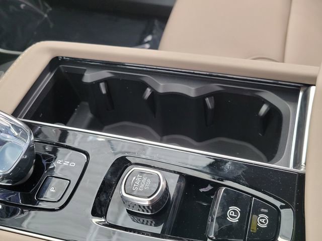 New 2026 Volvo XC90 B6 Plus w/ Protection Package Premier AWD/4WD image 20