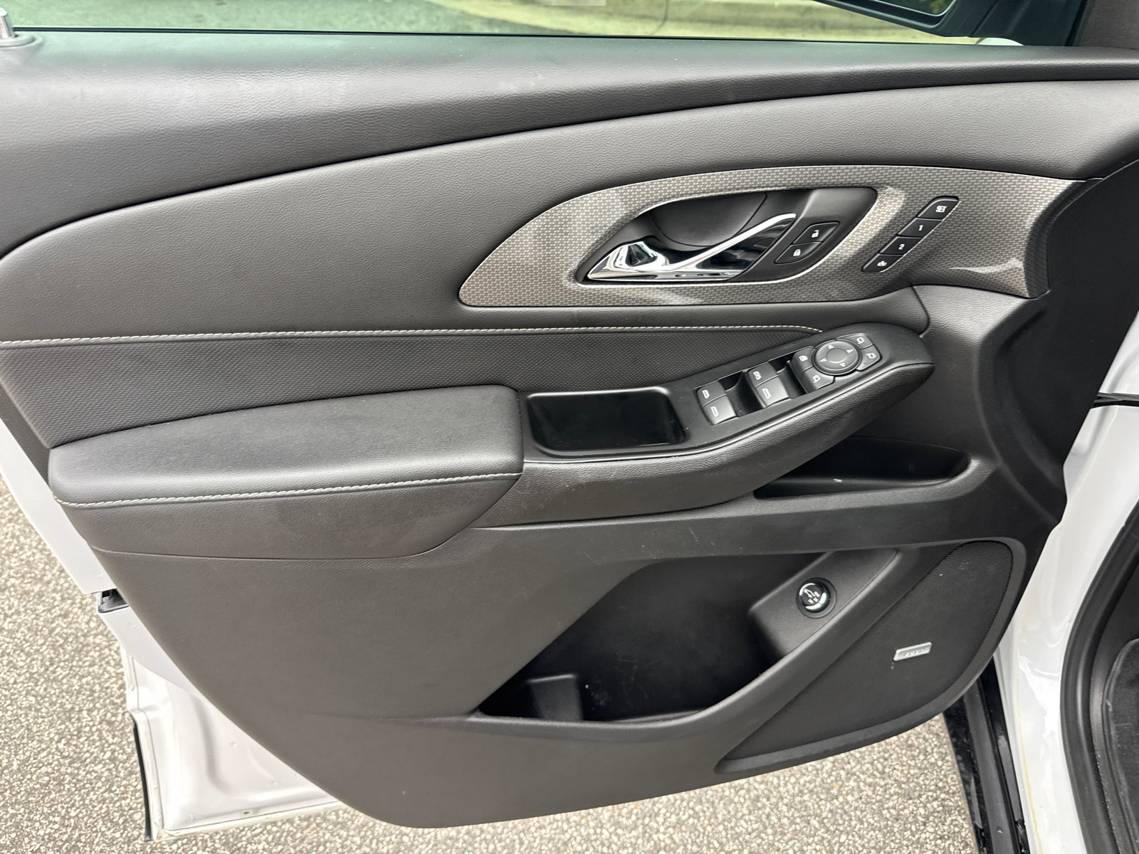 Used 2022 Chevrolet Traverse Premier w/ Redline Edition FWD image 13