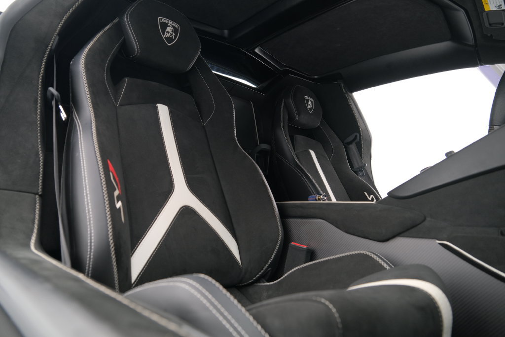 Used 2021 Lamborghini Aventador SVJ AWD/4WD image 12