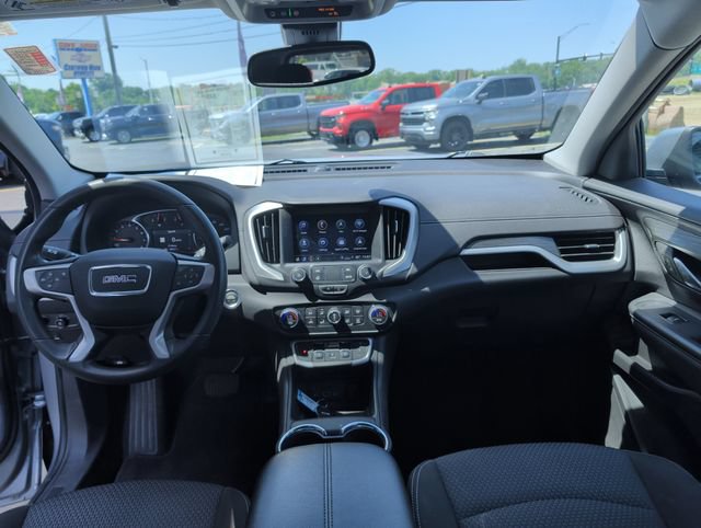 Used 2024 GMC Terrain SLE w/ Driver Convenience Package FWD image 12