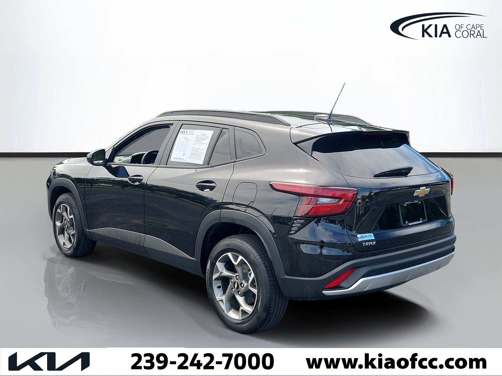 Used 2025 Chevrolet Trax LT w/ Driver Confidence Package FWD image 4
