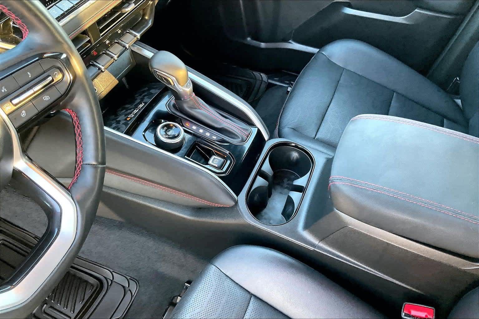Used 2023 Chevrolet Colorado Z71 w/ Z71 Convenience Package 2 AWD/4WD image 5