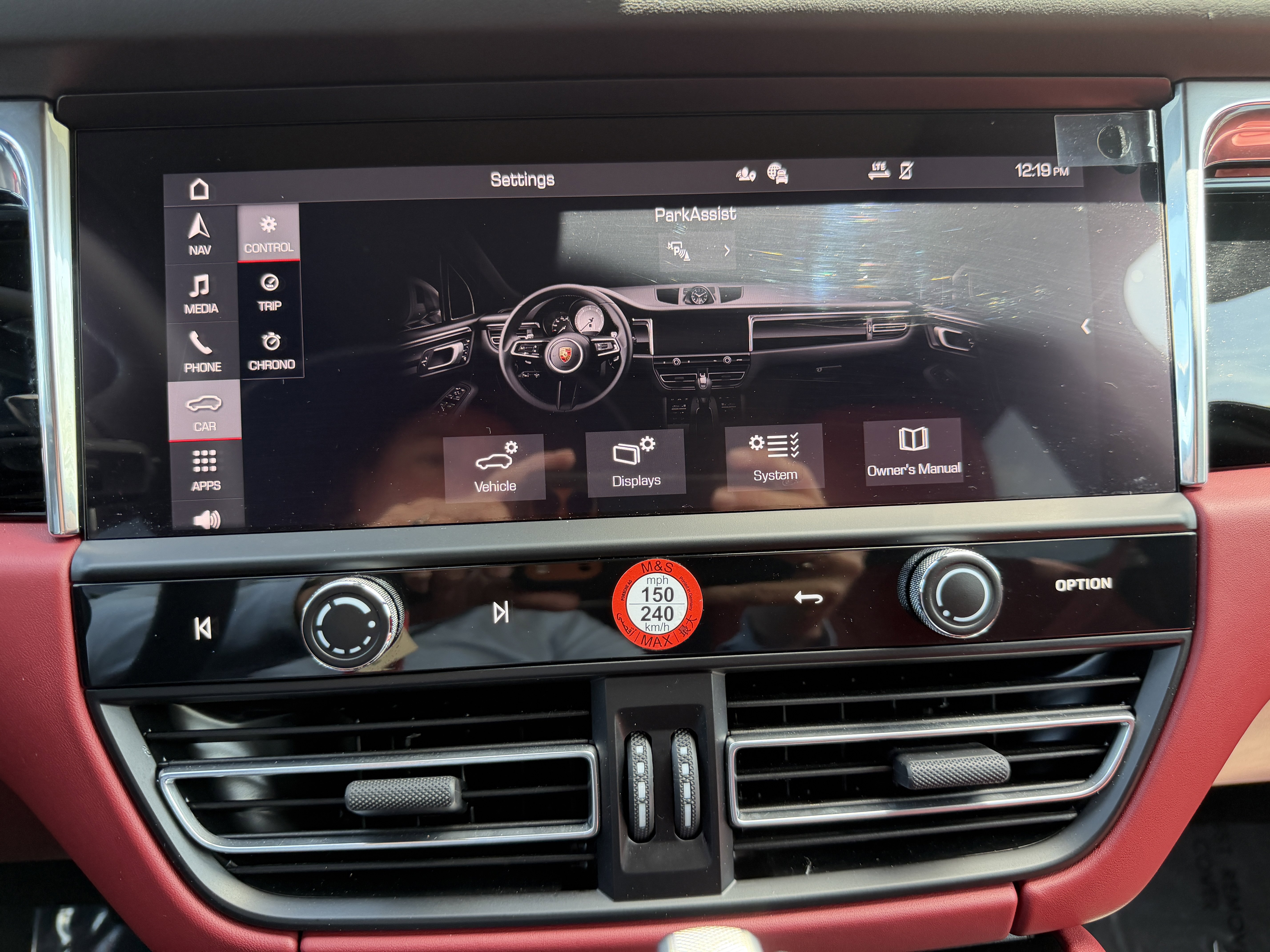 Certified 2025 Porsche Macan image 30