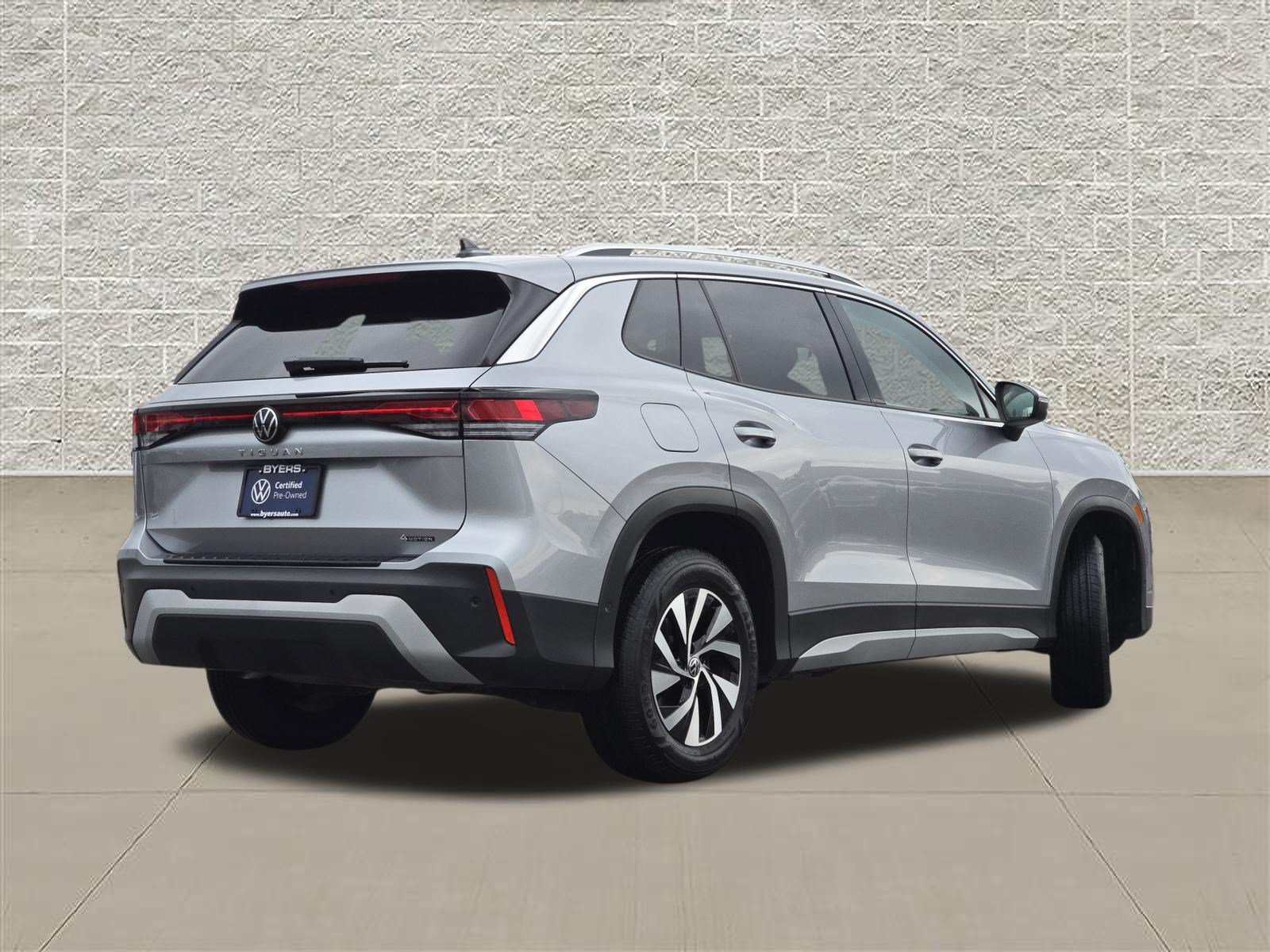 New 2025 Volkswagen Tiguan S AWD/4WD image 7