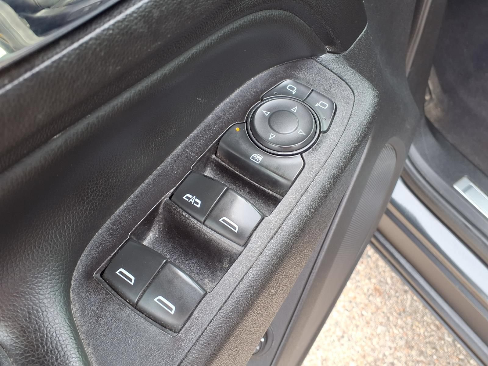 Used 2020 Chevrolet Equinox Premier FWD image 15