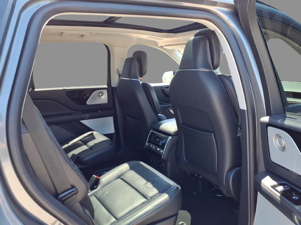 Certified 2025 Lincoln Aviator Reserve w/ Equipment Group 201A AWD/4WD image 12