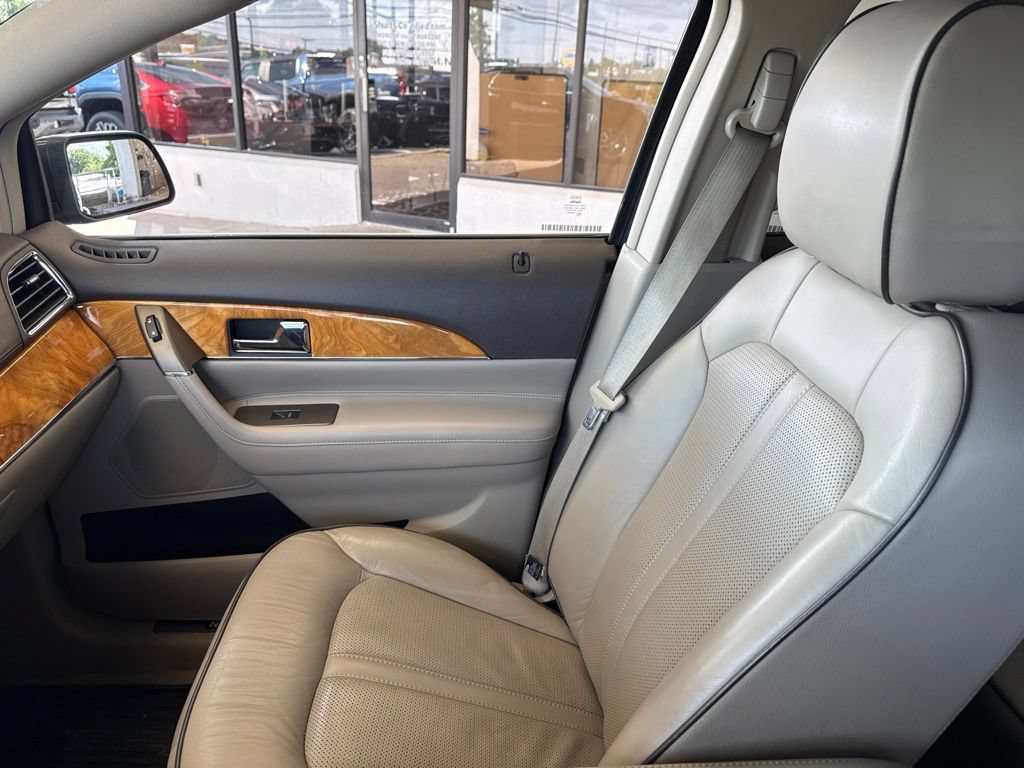 Used 2013 Lincoln MKX AWD image 24