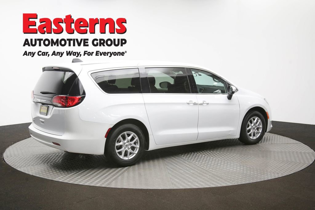 Used 2022 Chrysler Voyager LX image 39