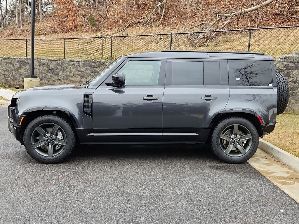 Used 2023 Land Rover Defender 110 X-Dynamic SE image 6