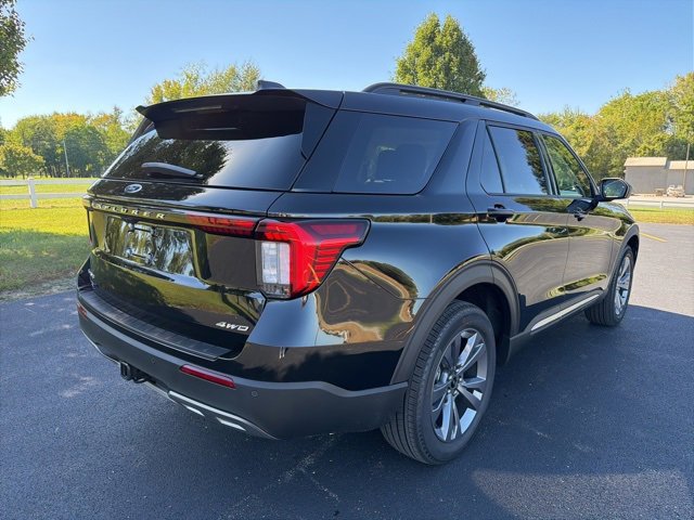 New 2025 Ford Explorer Active image 24