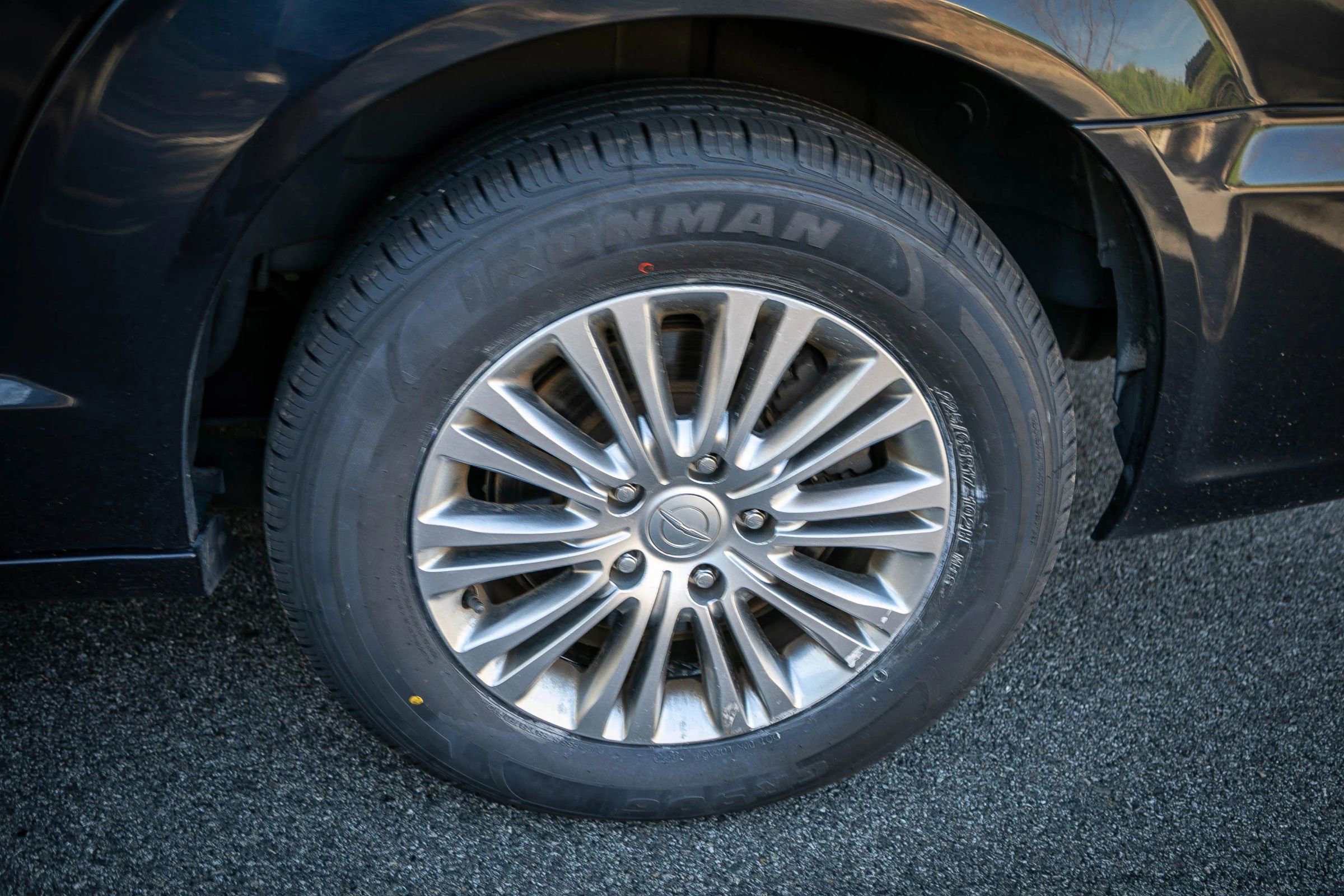 Used 2013 Chrysler Town & Country Touring-L w/ Driver Convenience Group image 11