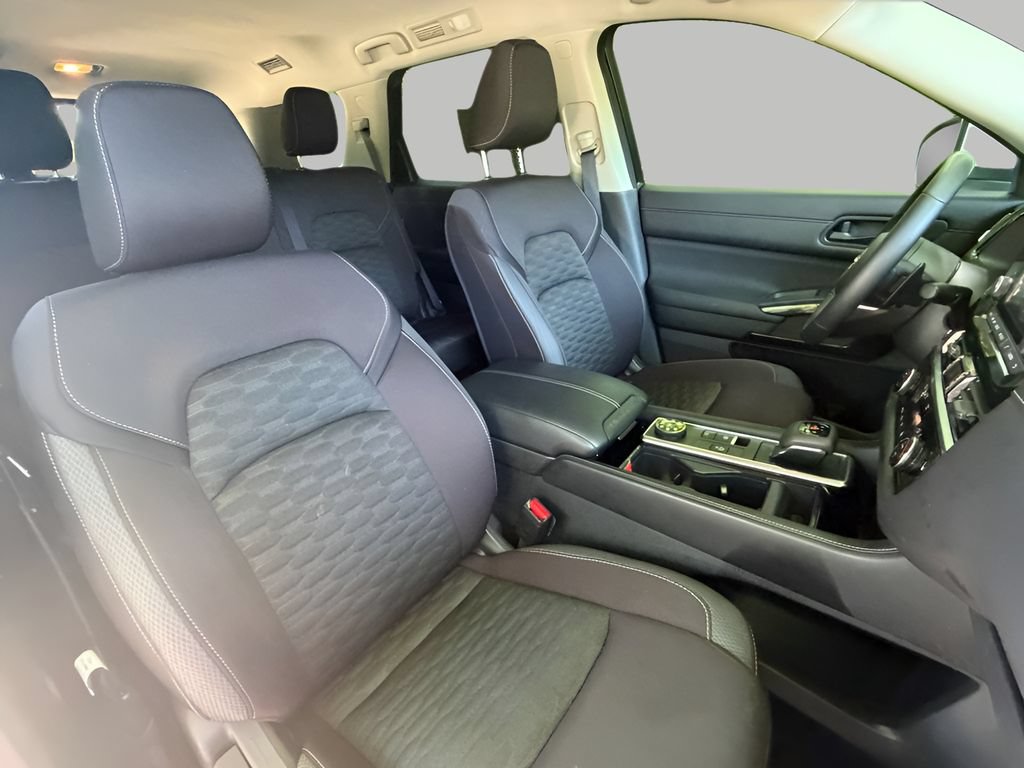 Used 2024 Nissan Pathfinder SV AWD/4WD image 11