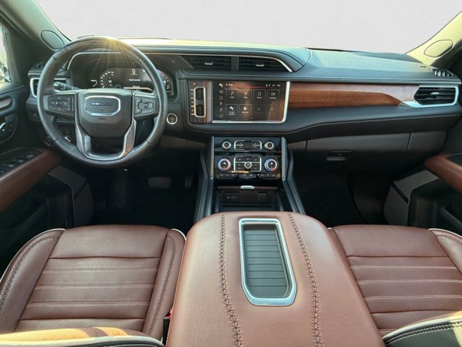 Used 2023 GMC Yukon XL Denali Ultimate AWD/4WD image 13