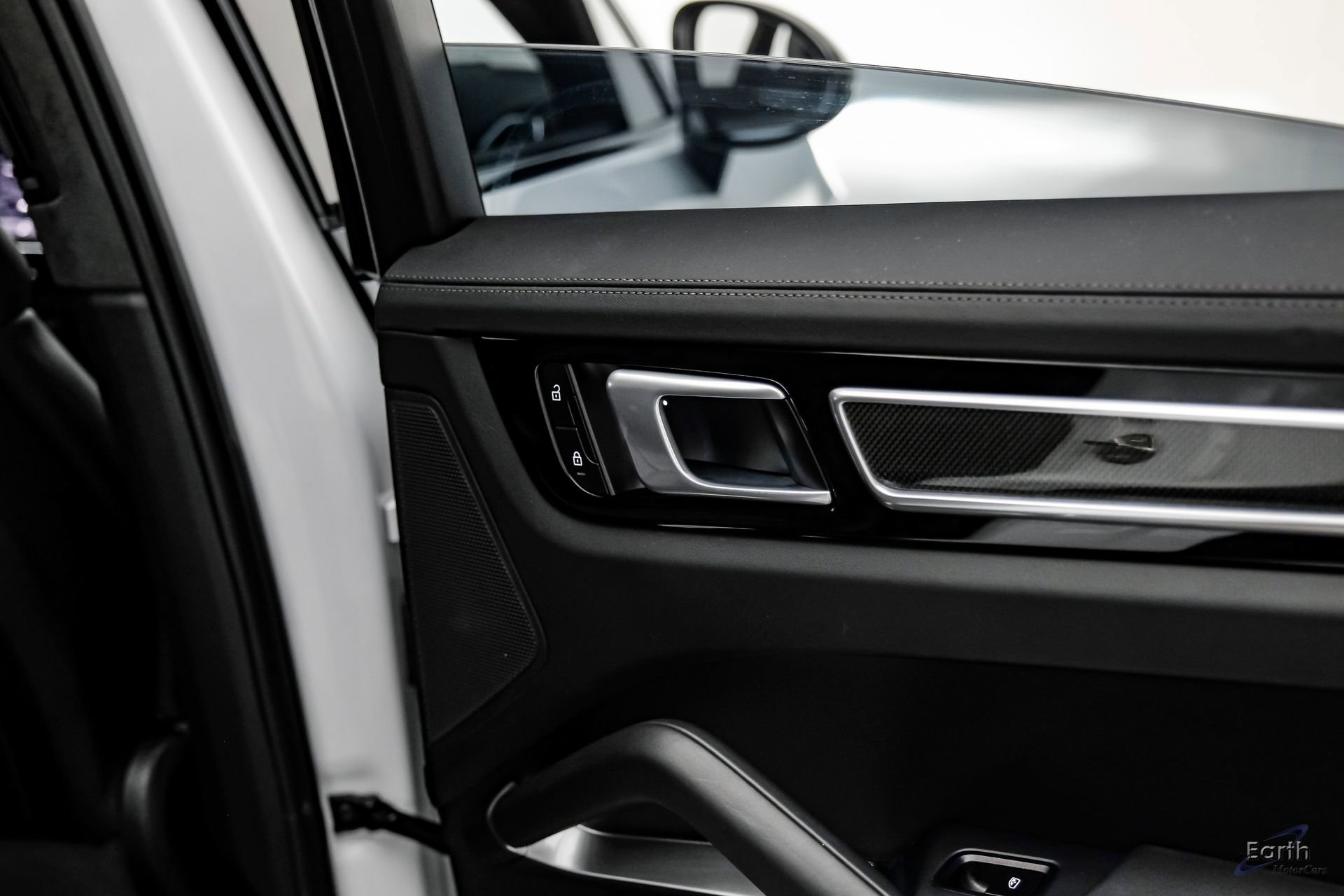 Used 2022 Porsche Cayenne Turbo image 98