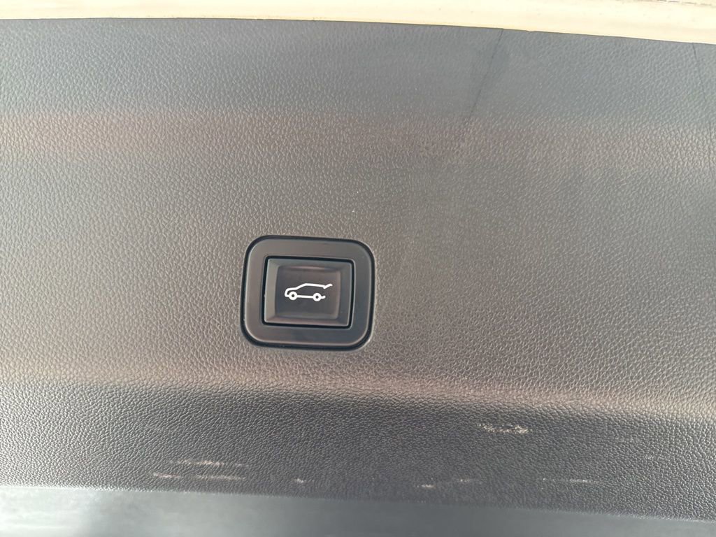 Used 2023 GMC Yukon SLT image 56