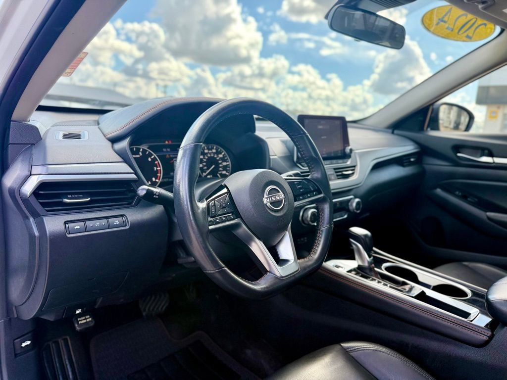 Used 2024 Nissan Altima 2.5 SR FWD image 9