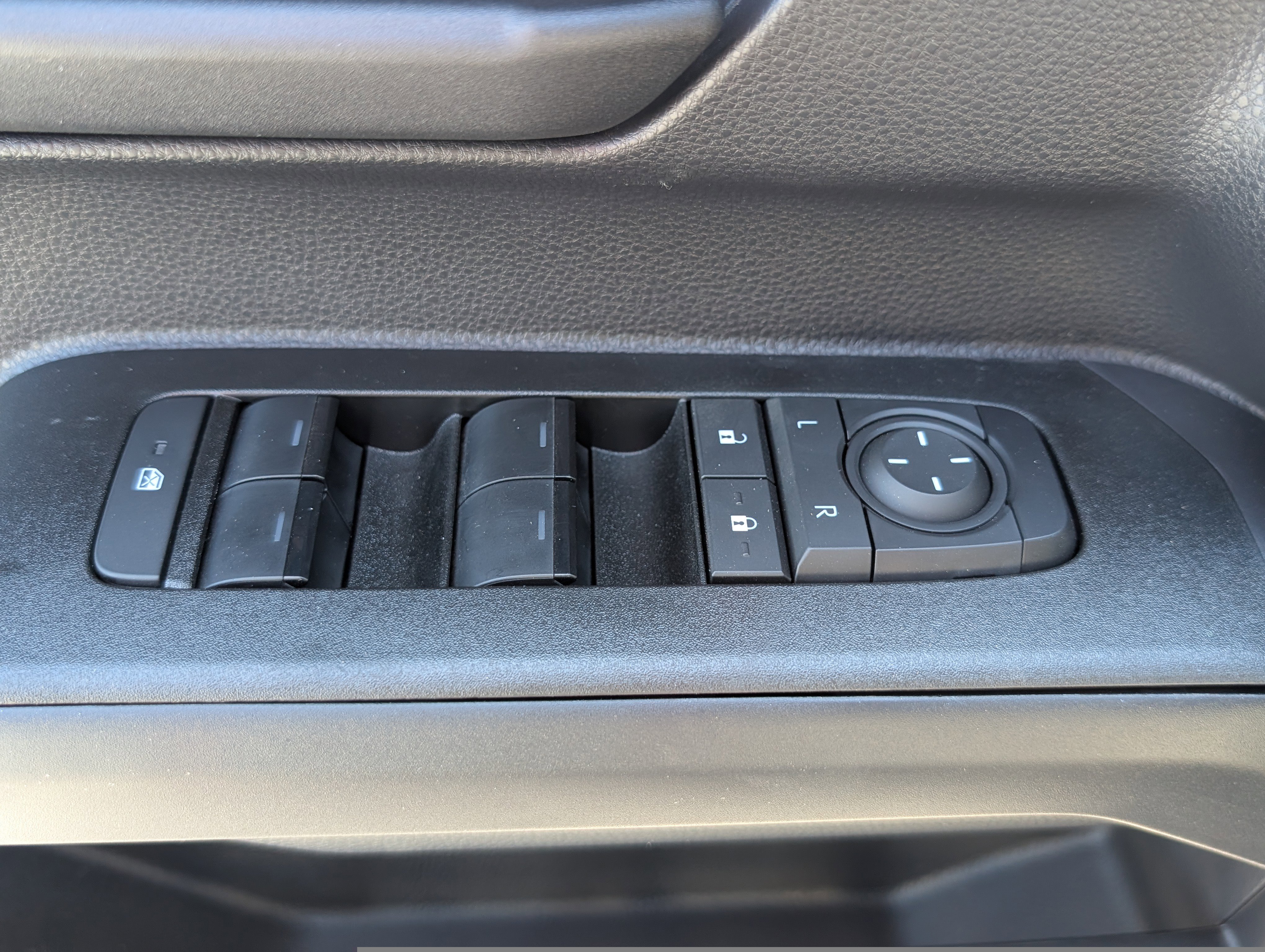 Used 2025 Toyota 4Runner SR5 AWD/4WD image 18