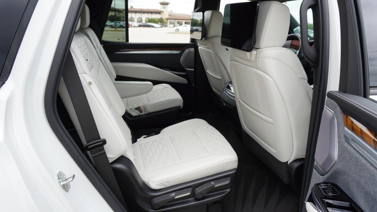 Used 2025 Cadillac Escalade Sport Platinum AWD/4WD image 31