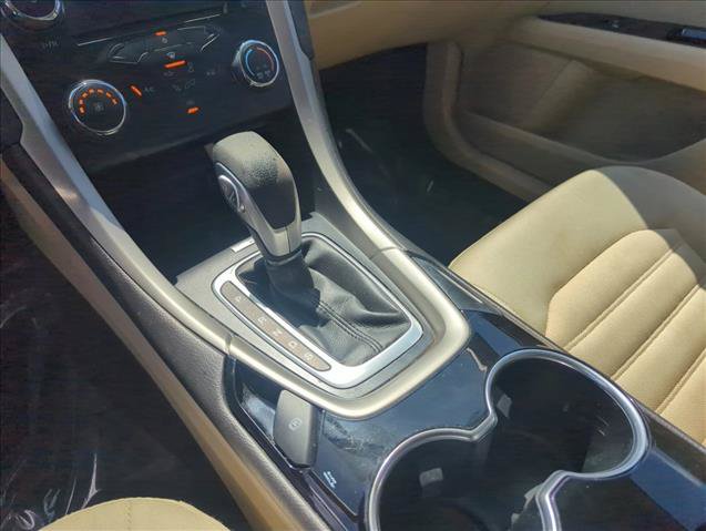 Used 2015 Ford Fusion SE FWD image 15