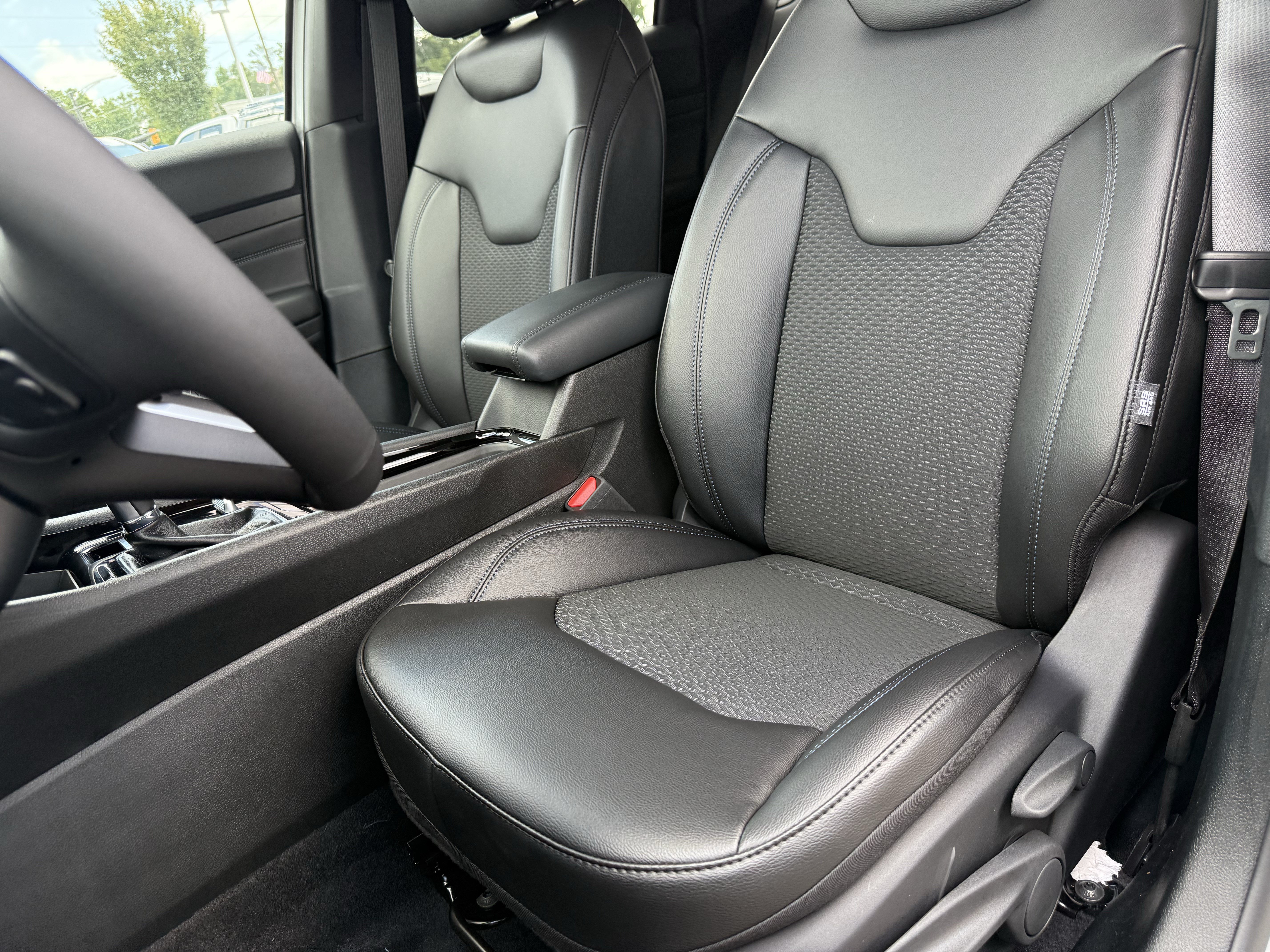 New 2026 Jeep Compass Latitude AWD/4WD image 16