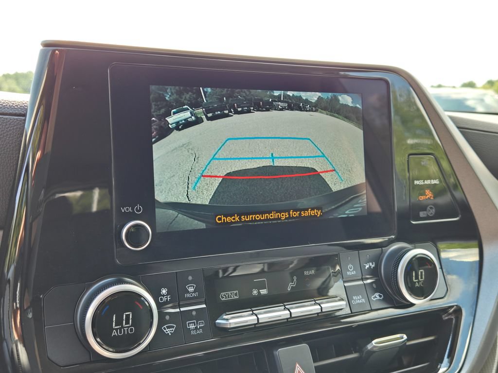 Used 2024 Toyota Highlander LE FWD image 26