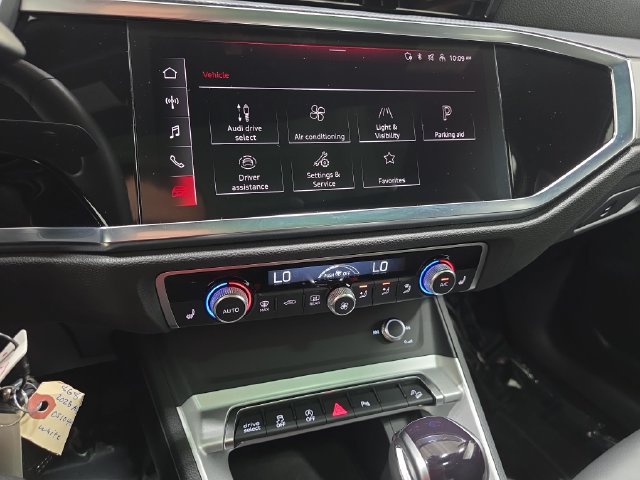 Used 2025 Audi Q3 2.0T Premium AWD/4WD image 19
