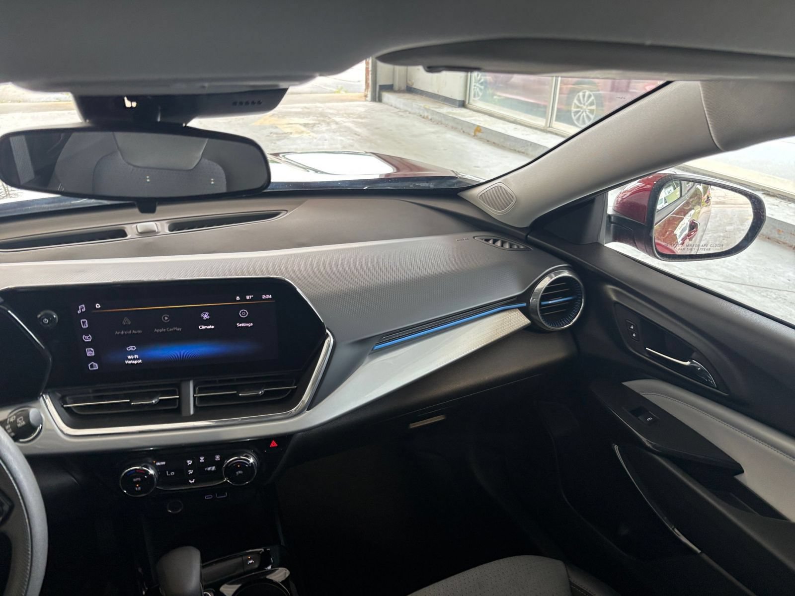 Used 2025 Chevrolet Trax LT FWD image 35