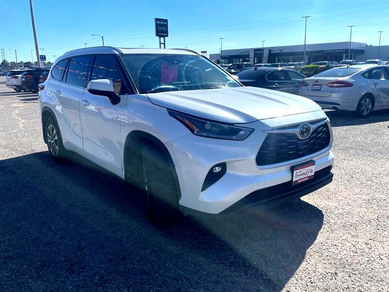 Used 2021 Toyota Highlander XLE image 2