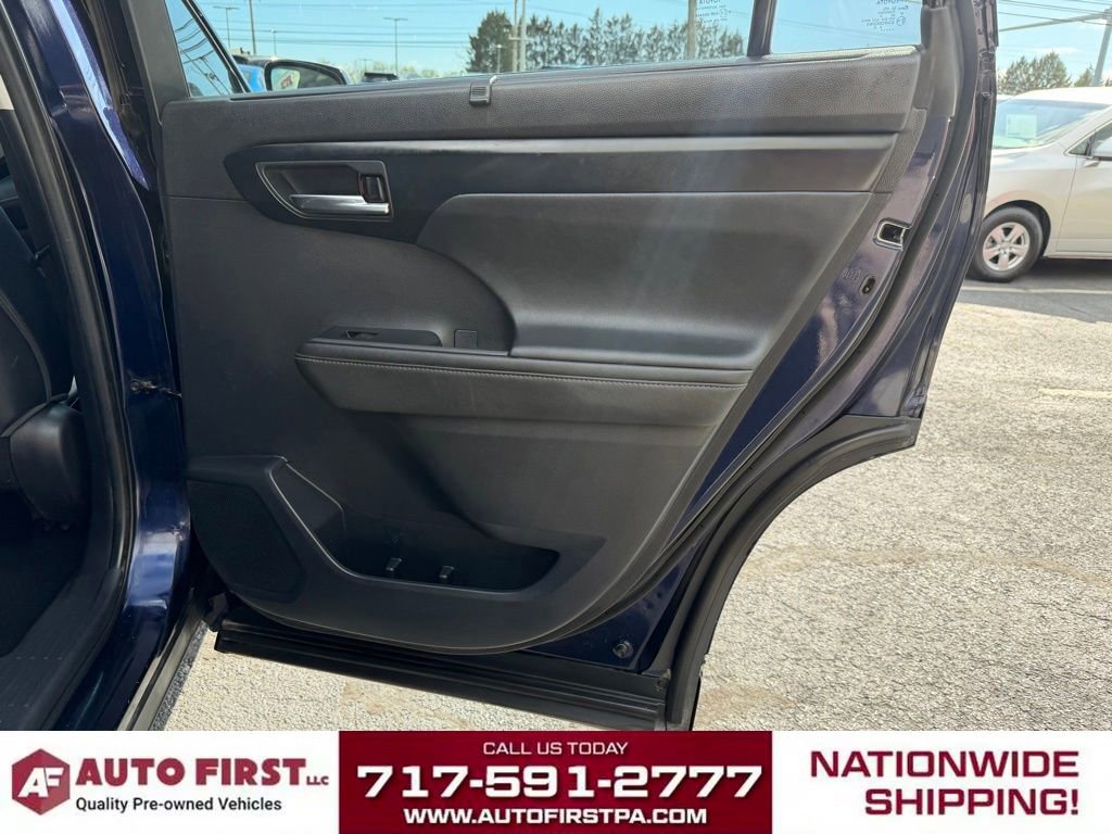 Used 2021 Toyota Highlander XLE AWD/4WD image 14