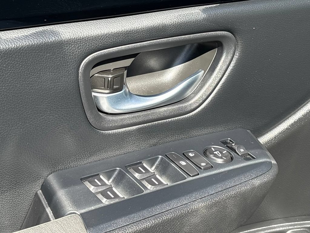Used 2025 Honda Pilot Sport image 28
