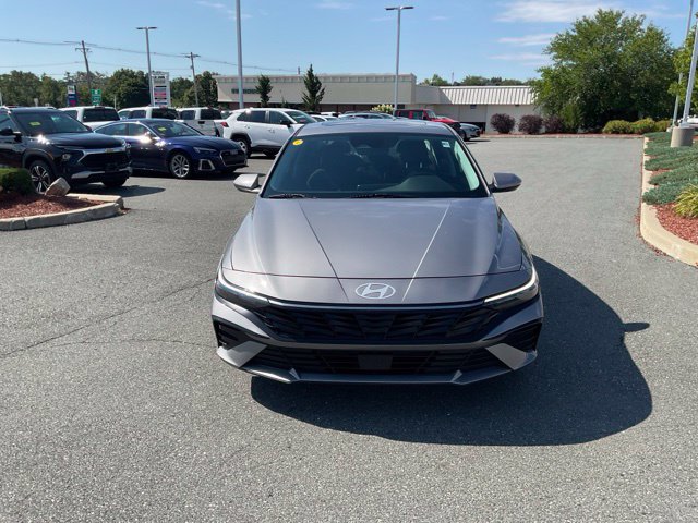 Used 2025 Hyundai Elantra SEL FWD image 2