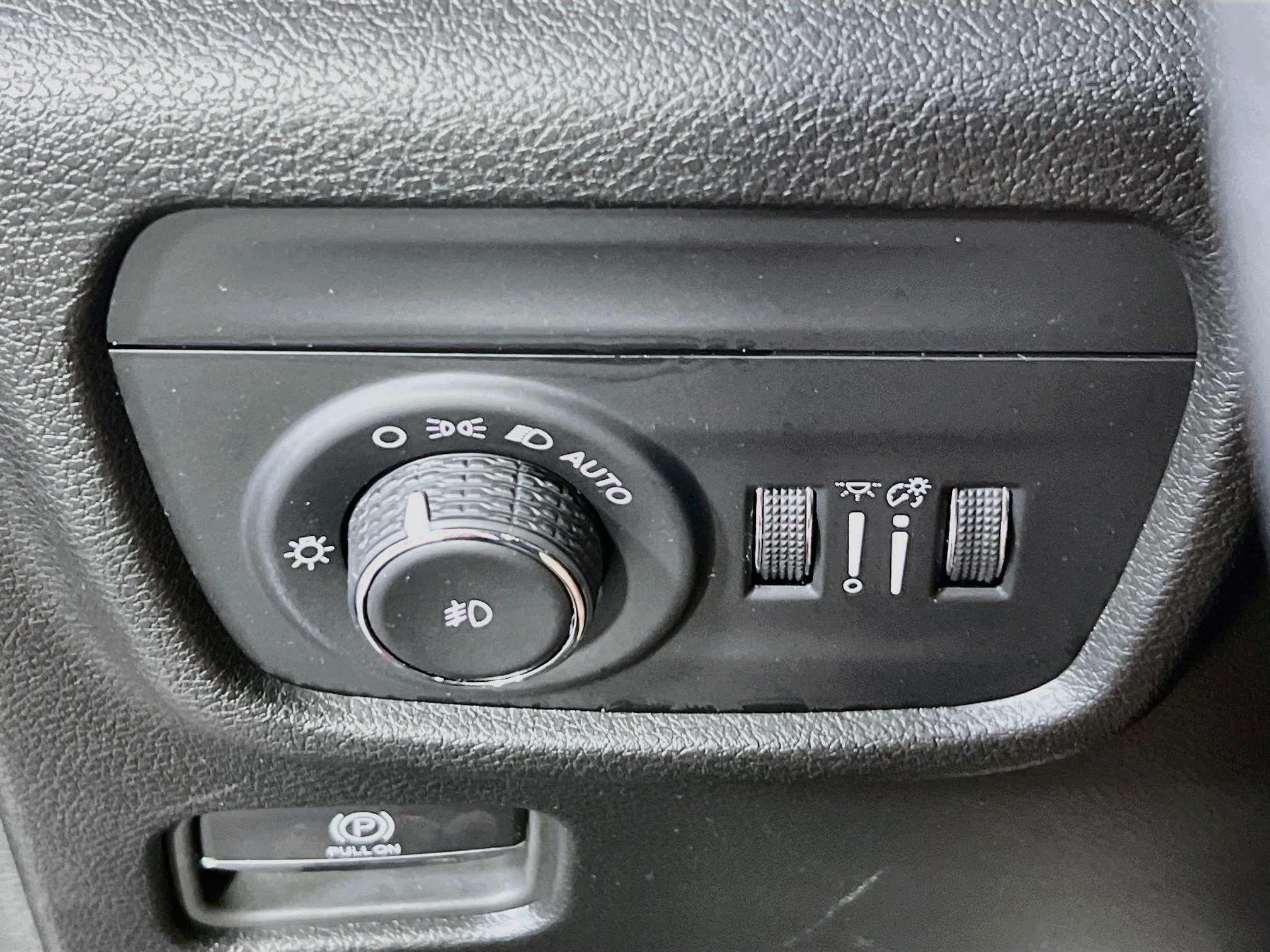 Used 2023 Jeep Grand Cherokee L Limited AWD/4WD image 10