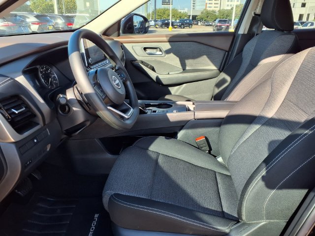 Used 2022 Nissan Rogue SV FWD image 4