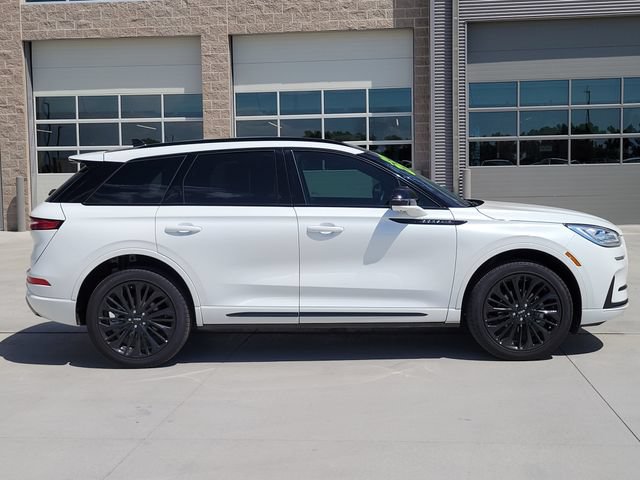 Certified 2025 Lincoln Corsair Reserve w/ Jet Appearance Package AWD/4WD image 2