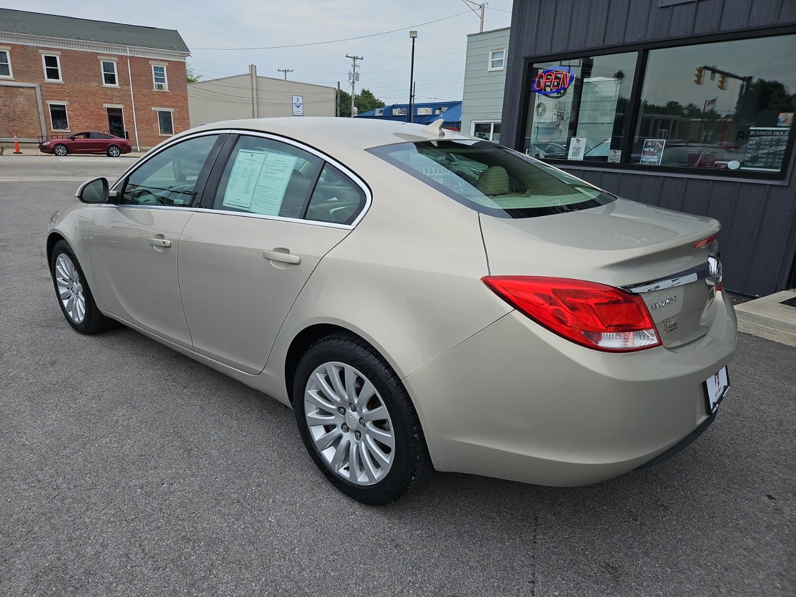 Used 2012 Buick Regal Leather FWD image 4