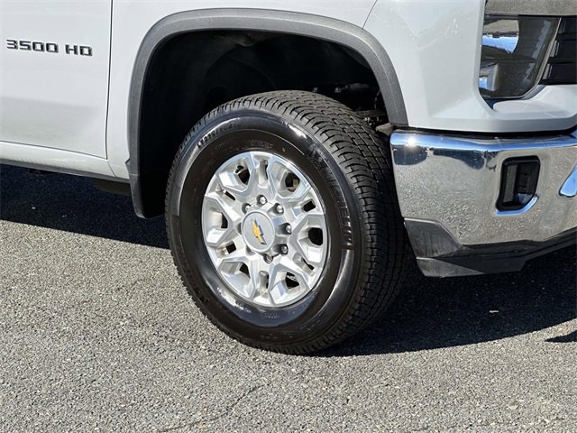 Used 2024 Chevrolet Silverado 3500 LT w/ Convenience Package image 7