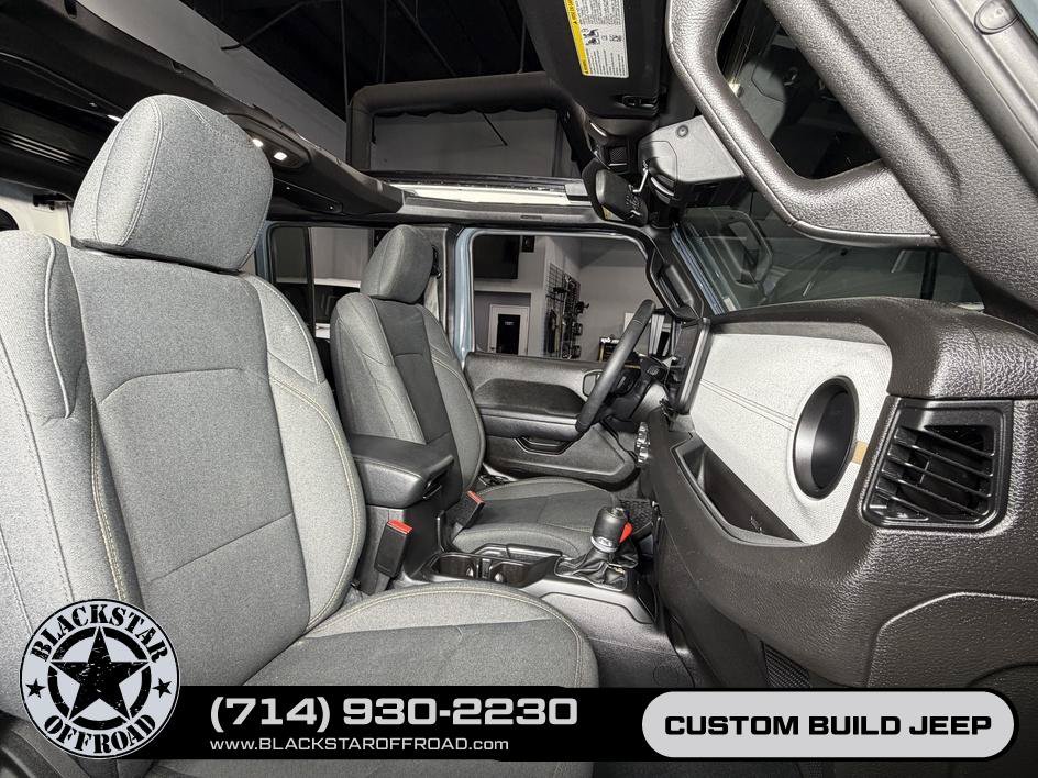 Used 2024 Jeep Wrangler Unlimited w/ Convenience Group AWD/4WD image 23