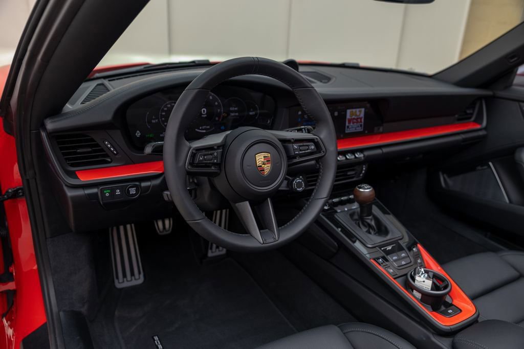 Used 2025 Porsche 911 Carrera T RWD image 29