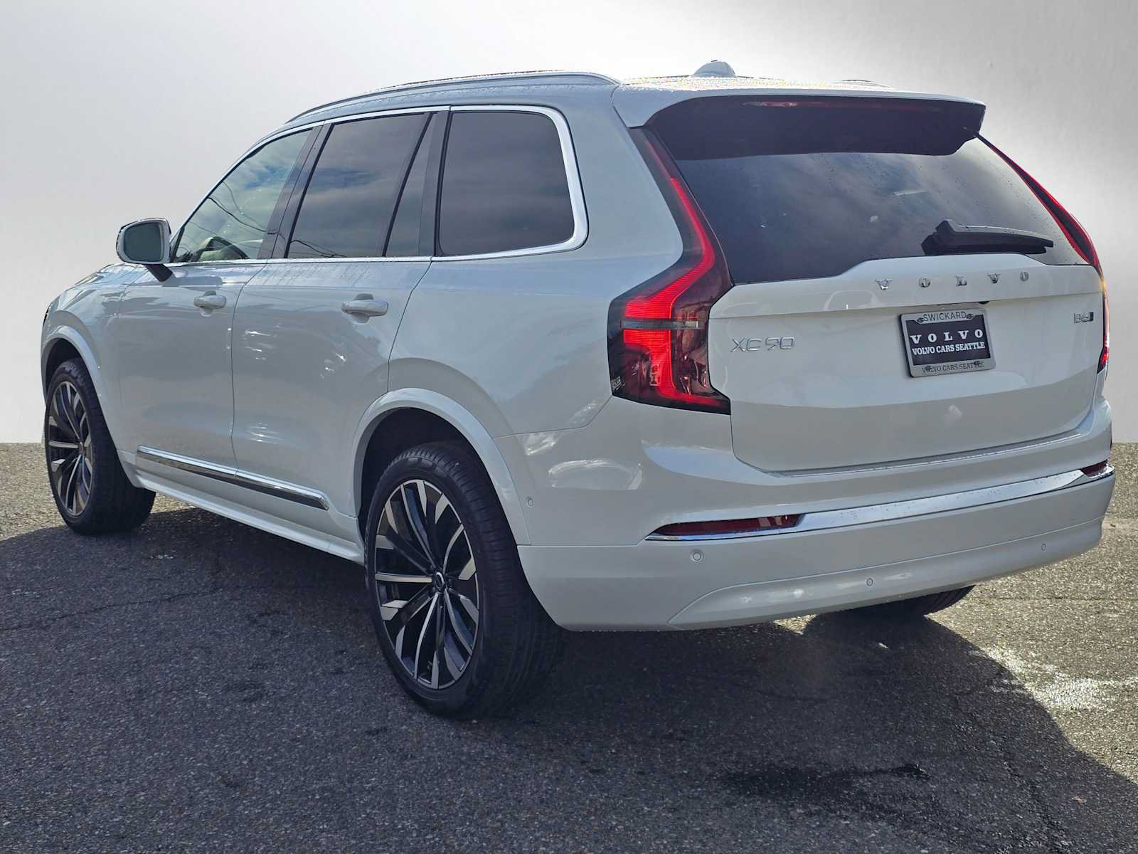 New 2026 Volvo XC90 B6 Plus w/ Protection Package Premier AWD/4WD image 13