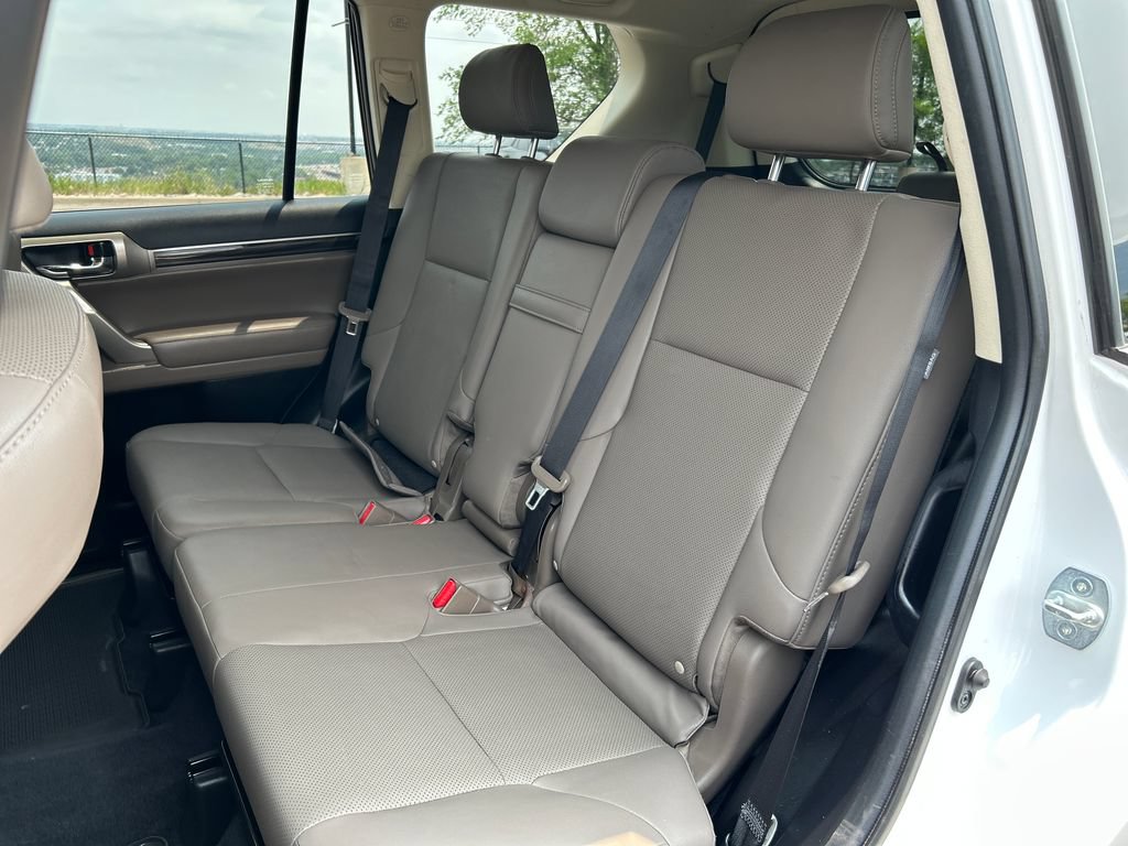 Used 2020 Lexus GX 460 Premium w/ Premium Package AWD/4WD image 18