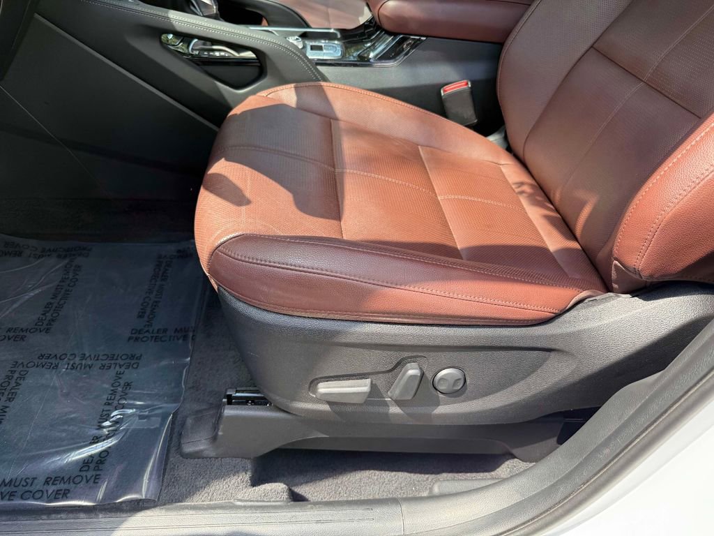 Used 2024 Kia Telluride EX w/ EX Captain's Chair Package image 3